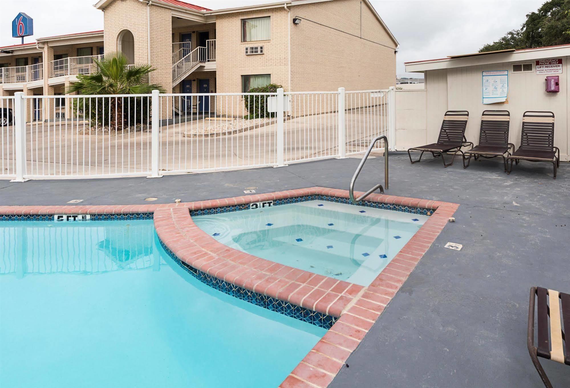 Motel 6-San Antonio, Tx - Fiesta Trails Extérieur photo